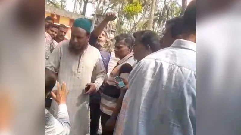 জেলেদের আট গরু লুট বিএনপির নেতাকর্মীর